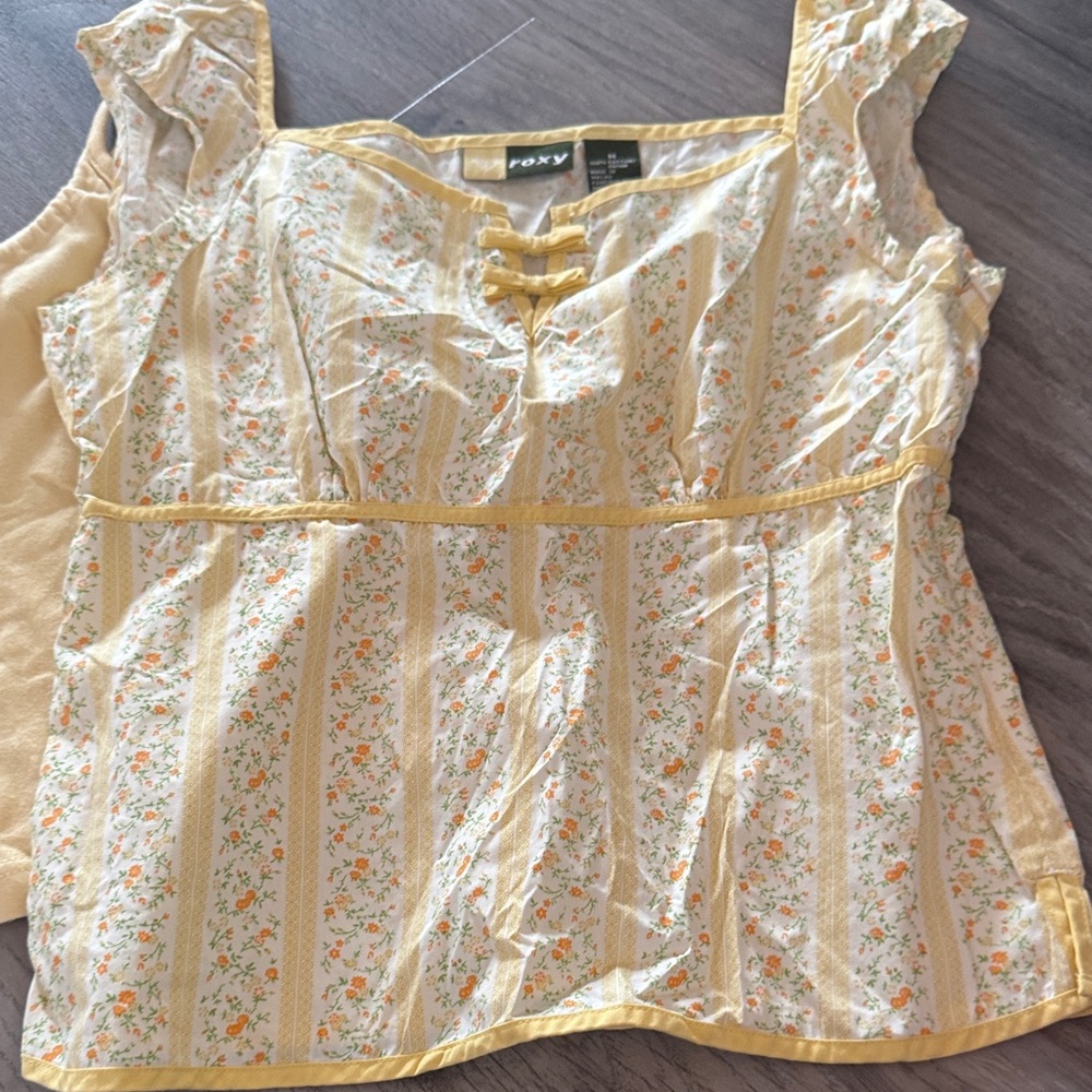 Yellow tank top bundle - Picture 3 of 8